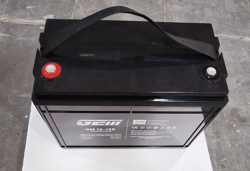 Data center battery charge and discharge efficiency
