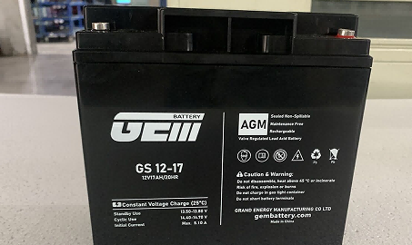 باتری های UPS با کیفیت قابل اعتماد نگهداری می شوند